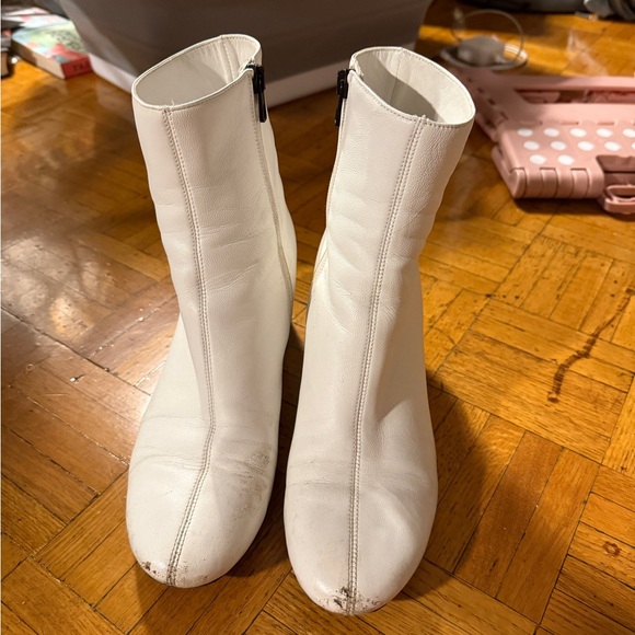 Vince Shoes - Vince size 8.5 womens Leather Boots.